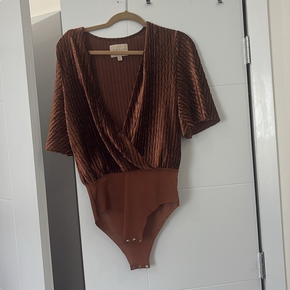 Moon River Velvet Bodysuit with Wrapped Bodice - Picture 7 of 7